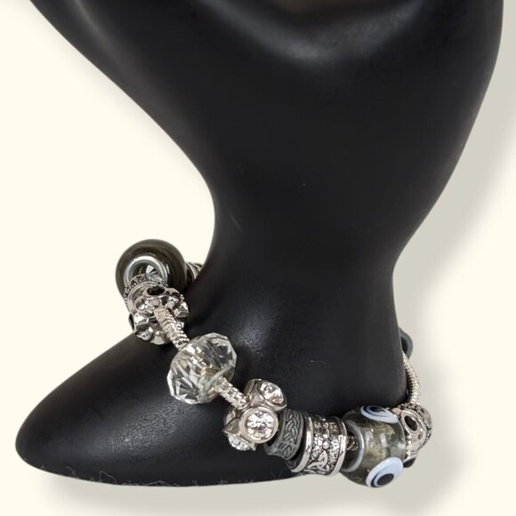 Jewelry - Locking Metal Charm Bracelet & 18 Charms